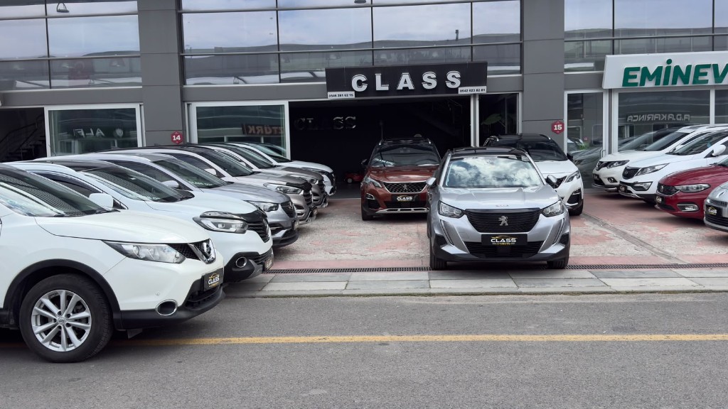 CLASS galeri önü SUV sırası